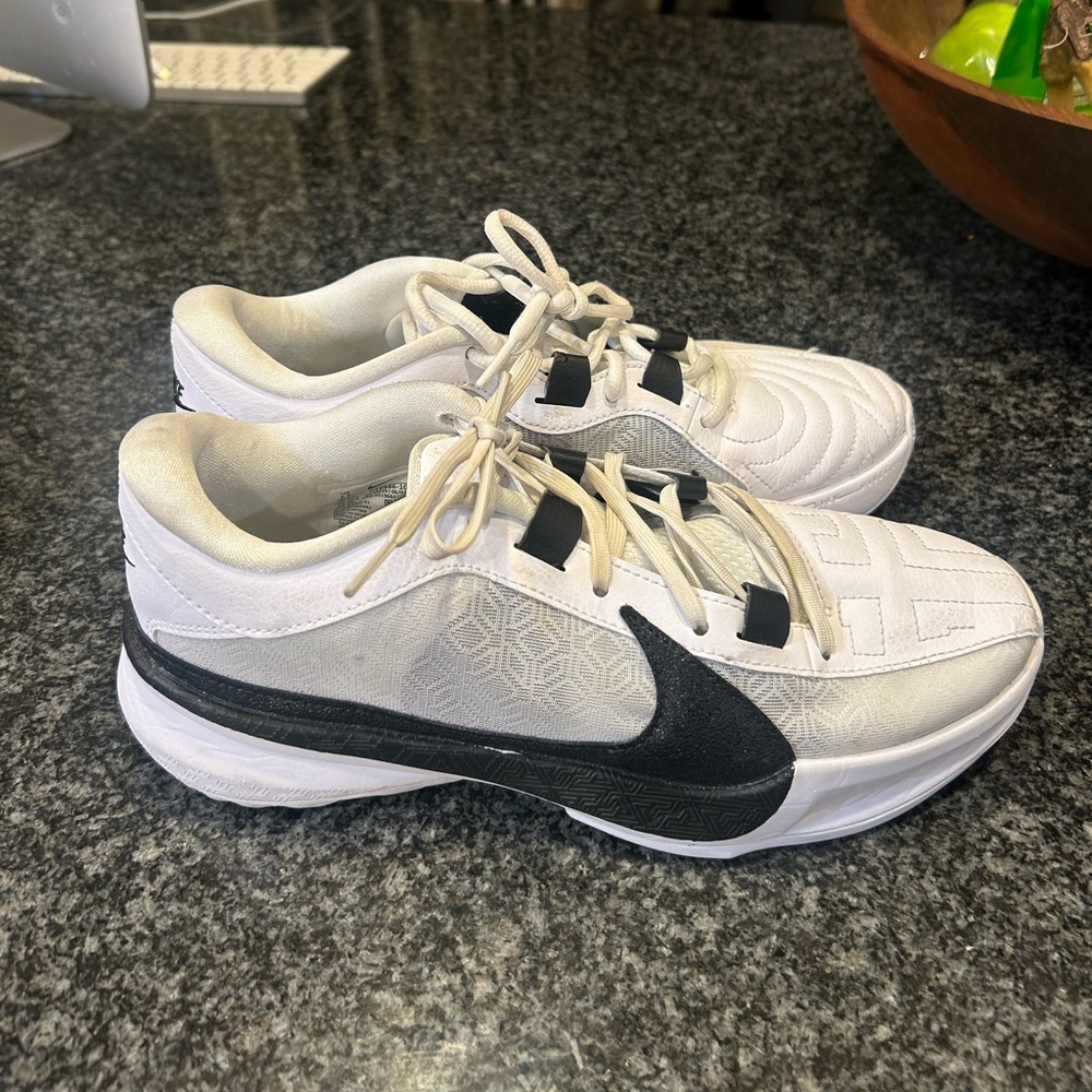 Gianni’s Freak 5’s size: 8.5 women’s (worn 3 times)